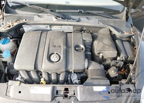 2014 Volkswagen Beetle 2.5L z USA, uszkodzony, nr VIN 3VW5P7ATXEM801927